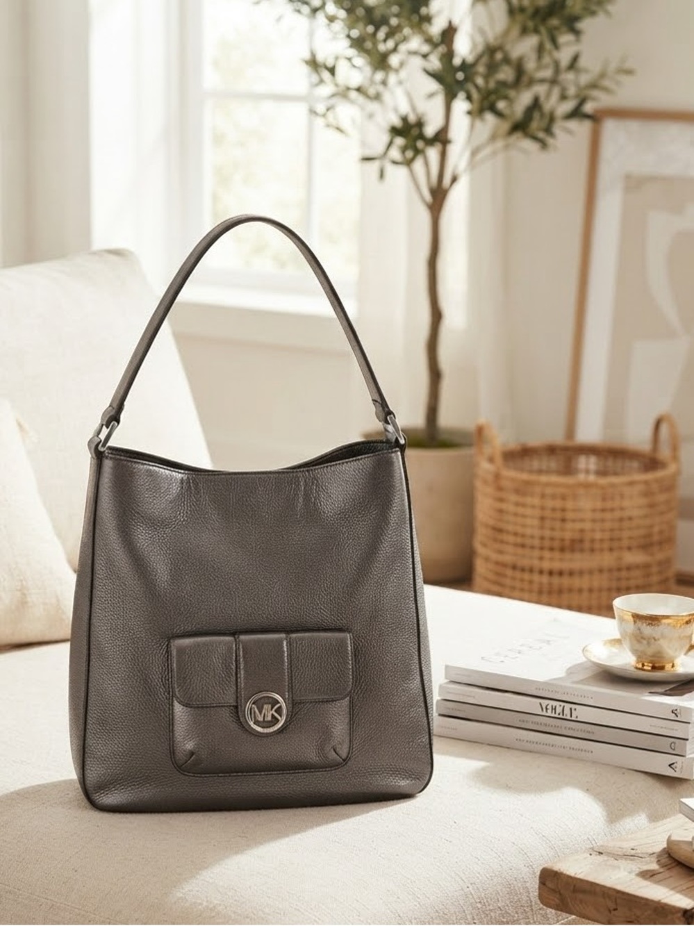 ✨ STUNNING VINTAGE MICHAEL KORS HOBO BAG ✨